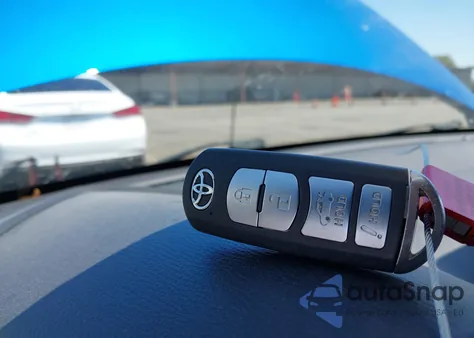 2018 Toyota Yaris Ia из США, поврежденный, VIN 3MYDLBYV7JY314998